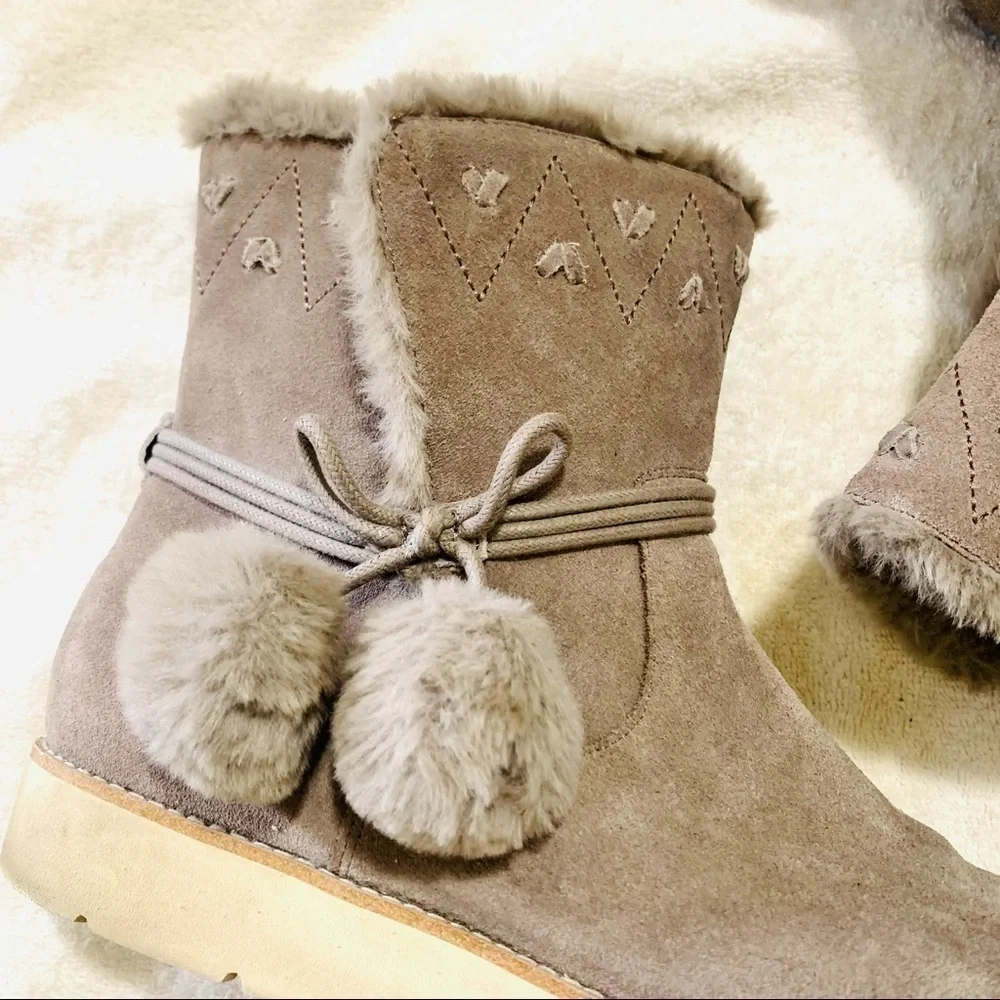JACK ROGERS Vera gray suede Pom Pom boots size 9